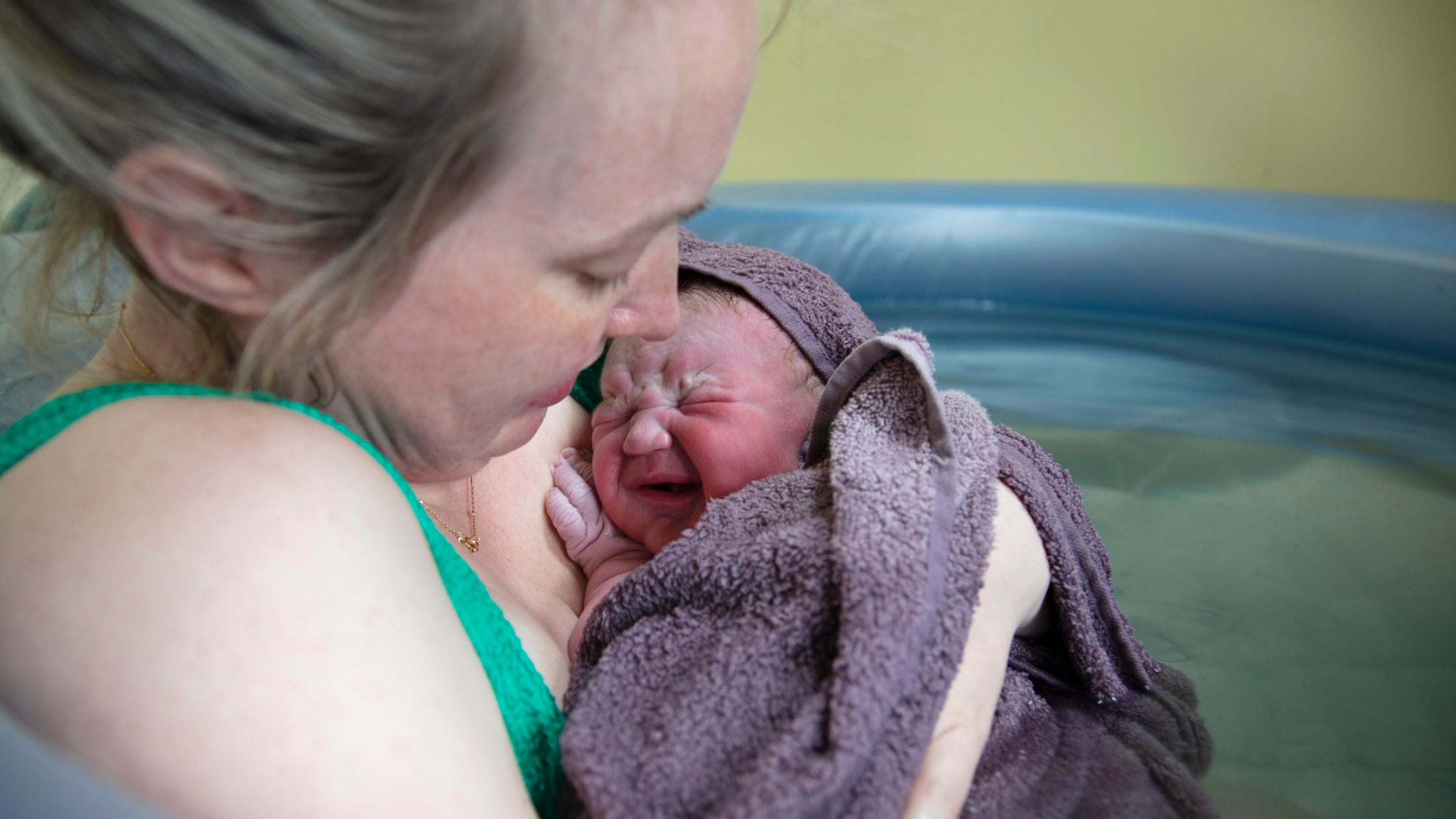 Your Natural Birthing Plan: Is Water Birth Right for You?